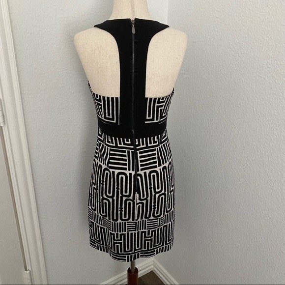 LAUNDRY by SHELLI SEGA, black white geometric halter style size 2 - Picture 3 of 13